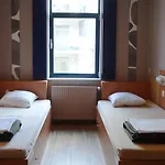 Hostel Sleep Well Youth *