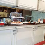 Hotel Queen Mary 3*