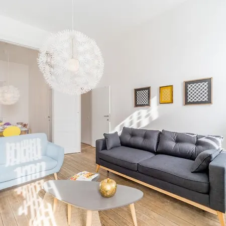 Grand Place 2 Bedroom Apartment *