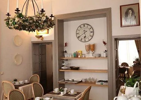 Botanique Hotel 2*