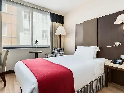 Nh Louise Hotel