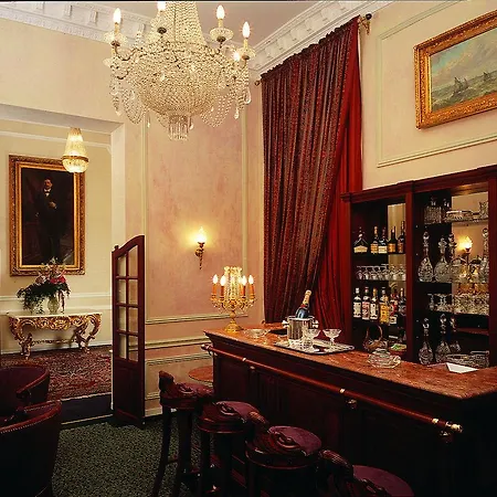 Manos Stephanie Hotel 4*
