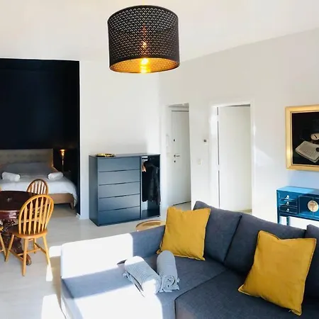 Apartment By Foot! Authenticity & Luxury Nearby