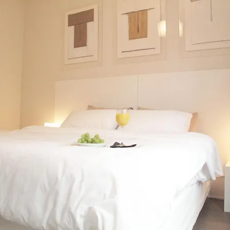Ixelles Flats شقة