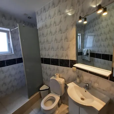 Jacques Brel Apartmán *