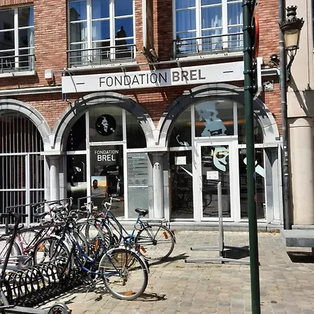 Jacques Brel Apartmán