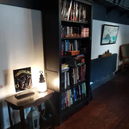 Edouard Boat Botel *