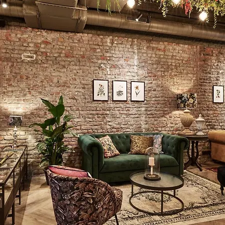 Urban Yard Hotel