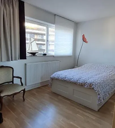 Parc Josaphat Апартаменты *