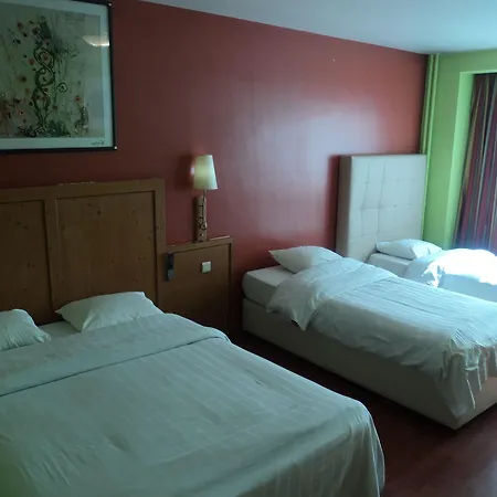 Albert Hotel Ξενοδοχείο 2*