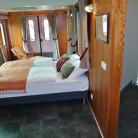 Train Hostel Schaerbeek