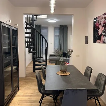 Exclusive Two-level With Private Terrace On The Canal アパート ブリュッセル