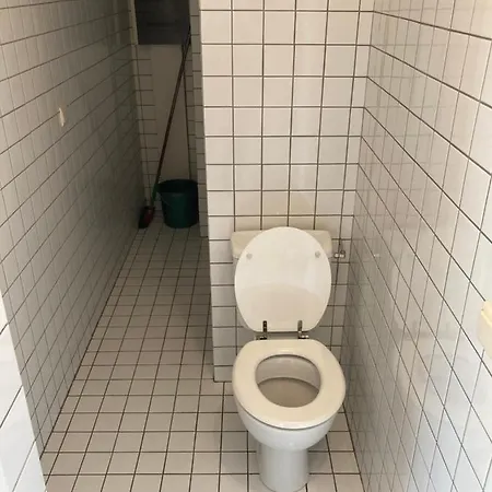 1 Chambre Meublé Et Terrasse à 10 Min Du Centre De Apartamento