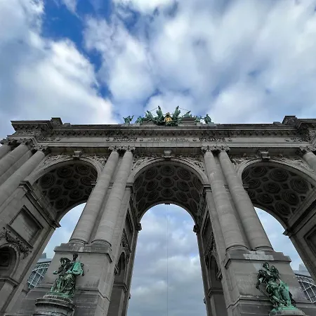 Cinquantenaire Apartment