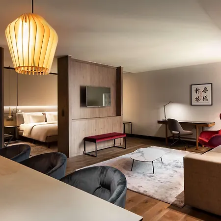 Radisson Collection Grand Place 5*