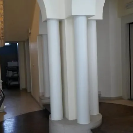 퀸 메리 호텔 3*