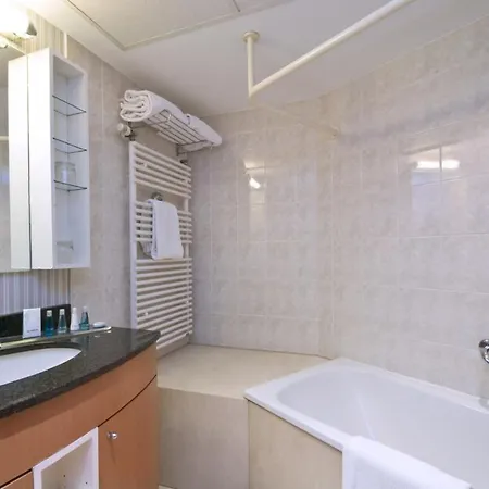 B-aparthotel Ambiorix 4*