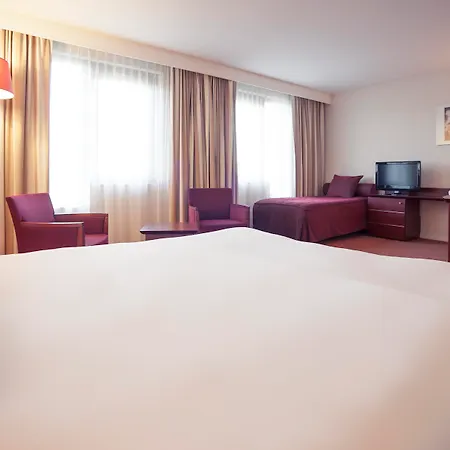 Mercure Airport Hotel 3*