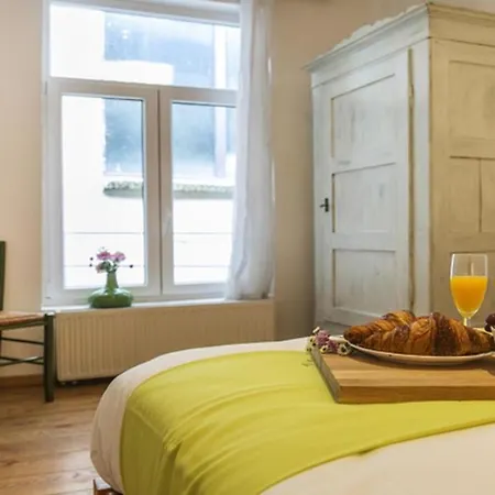 Spacious Duplex In Historical Center * Bruselas