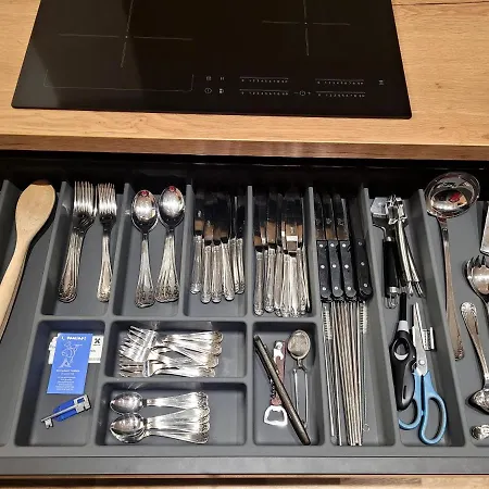 Brand New Iris With Private Bathroom And Balcony Brüssel