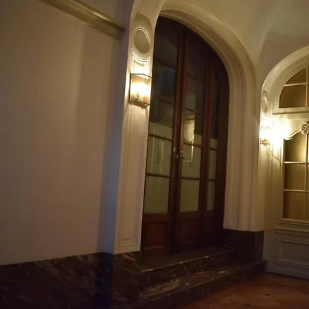 Upstairs - Eu District Homestay Brussels