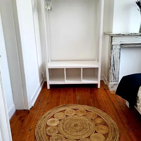 Brussels Bed & Blockchain Private With Shared Bathroom