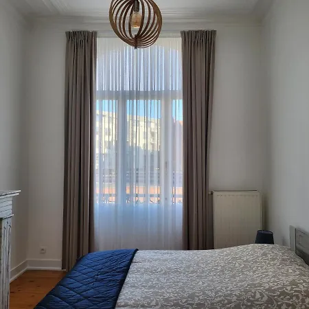 Brussels Bed & Blockchain Private With Shared Bathroom Etterbeek