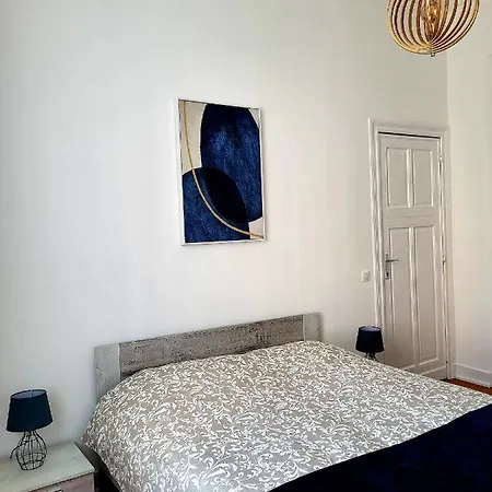 Brussels Bed & Blockchain Private With Shared Bathroom