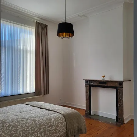 Brussels Bed & Blockchain Private With Shared Bathroom