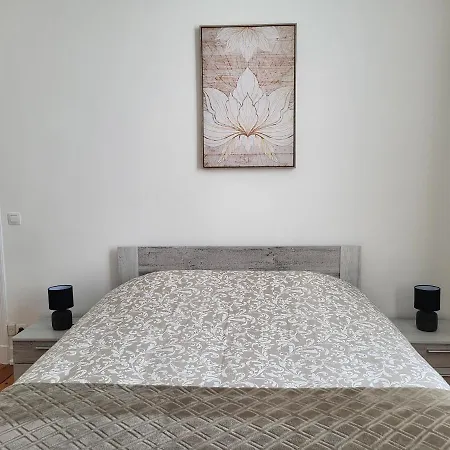 Brussels Bed & Blockchain Private With Shared Bathroom