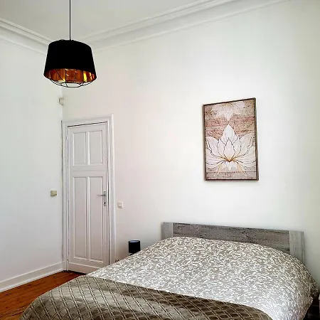 Brussels Bed & Blockchain Private With Shared Bathroom Gasthof Etterbeek