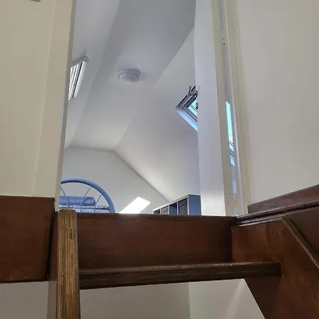 Gasthof Brussels Bed & Blockchain Private With Shared Bathroom Etterbeek