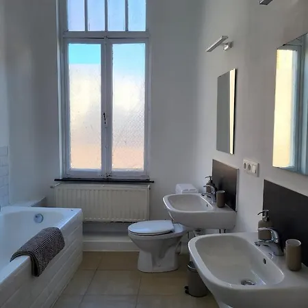 Brussels Bed & Blockchain Private With Shared Bathroom Etterbeek