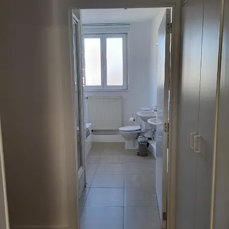 Gasthof Brussels Bed & Blockchain Private With Shared Bathroom