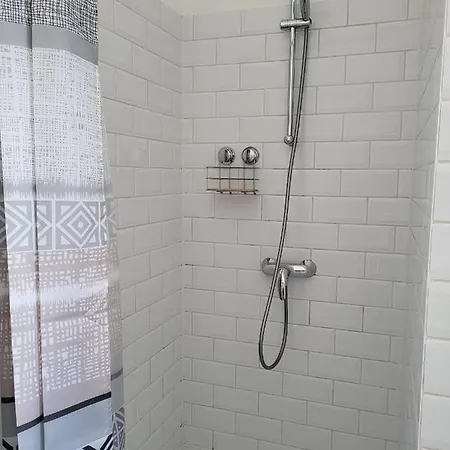 Brussels Bed & Blockchain Private With Shared Bathroom Gasthof