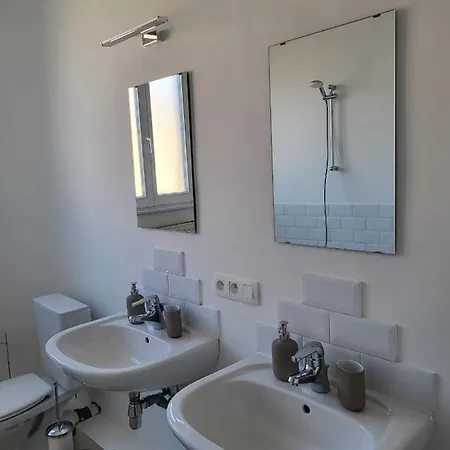 Brussels Bed & Blockchain Private With Shared Bathroom