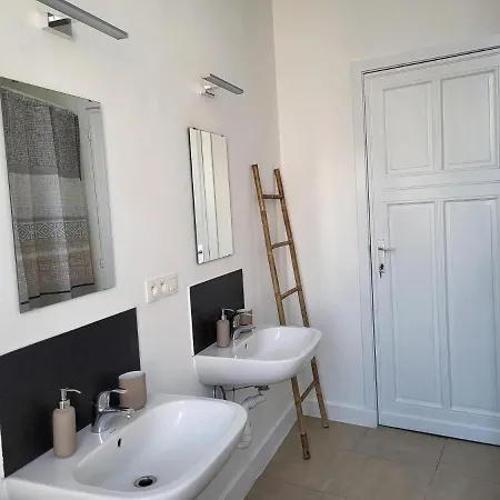 Brussels Bed & Blockchain Private With Shared Bathroom Etterbeek