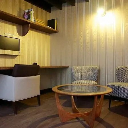 Latroupe Le Berger Hotel 3*