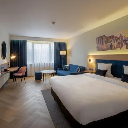 Gresham Belson 4*
