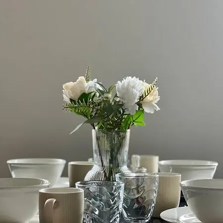 شقة Lovely 2-bedroom Duplex W/ Balcony In