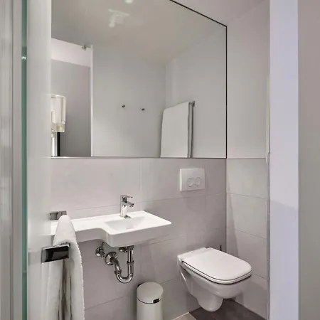 Easyhotel Centre 3*