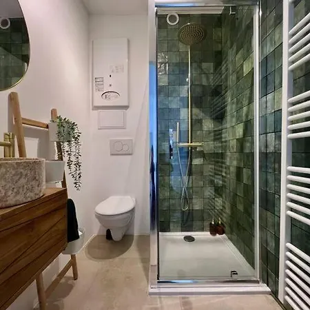 Lovely 2-bedroom Duplex W/ Balcony In شقة بروكسل