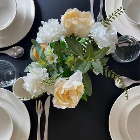 Lovely 2-bedroom Duplex W/ Balcony In شقة بروكسل