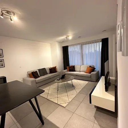 Canal View One Bedroom Flat *