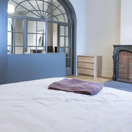 Chic 3-bedroom For Rent To Professionals In Ixelles Apartman