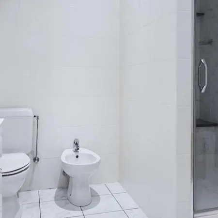 Chic 3-bedroom For Rent To Professionals In Ixelles Brüsszel