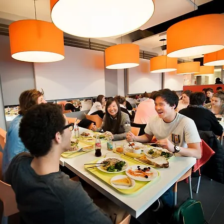 Hi Jacques Brel 旅馆 *