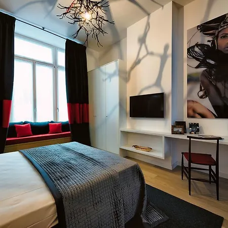Charles - Louise Apartahotel *