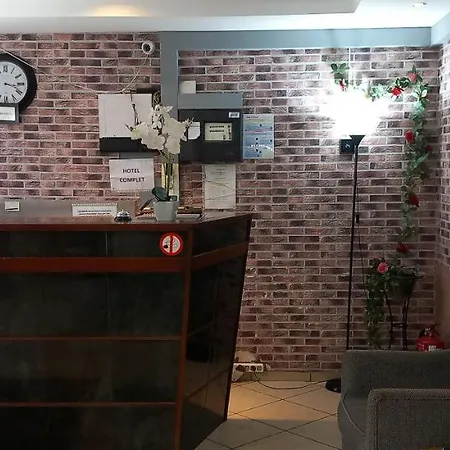 Hotel Albergo Отель 2*