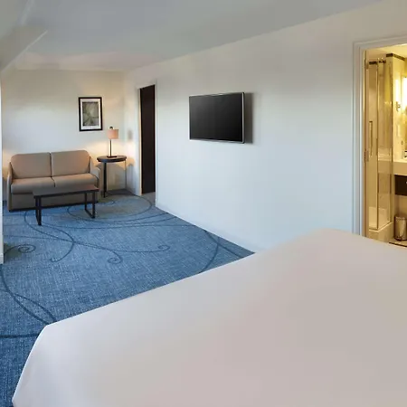 Hilton Grand Place Hotel 4*